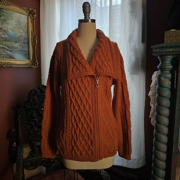 Irish Merino Wool Sweater with Claddagh charms - Picture 3 of 12